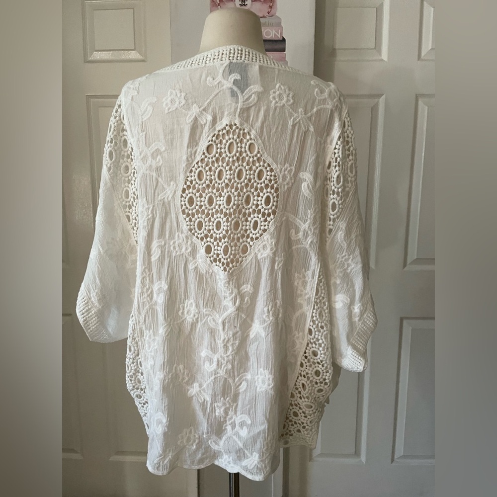 Vince Camuto Lace Crochet Topper size 0S - Picture 7 of 9